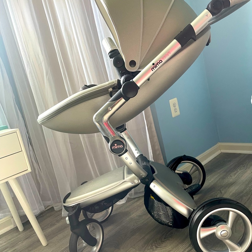 Authentic Mima Xari 4G Stroller Unused**